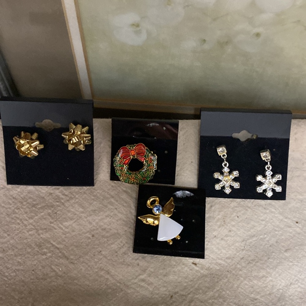 Holiday Pin/Earring Lot - Picture 3 of 3